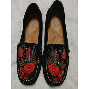 Women's Baretraps Otella Suede Black Embroidered Loafers Size 8.5